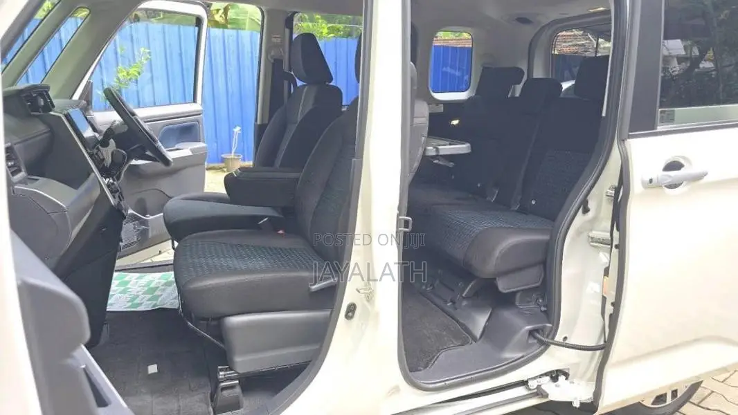 Toyota ROOMY CUSTOM G 2024 Car Unregistered (Recondition)