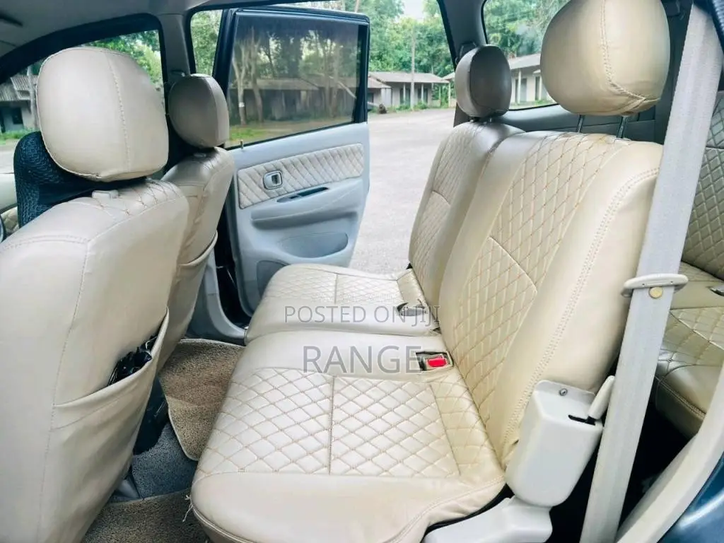 Toyota Avanza 2011 Car (Used)