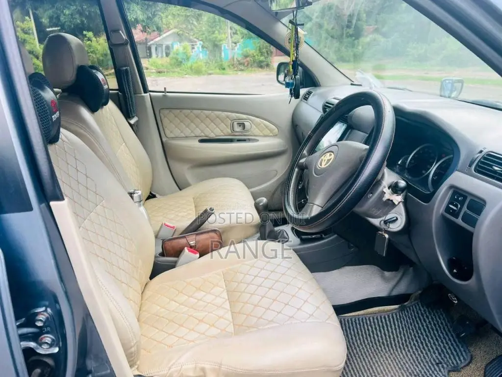 Toyota Avanza 2011 Car (Used)