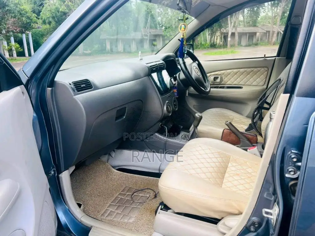 Toyota Avanza 2011 Car (Used)