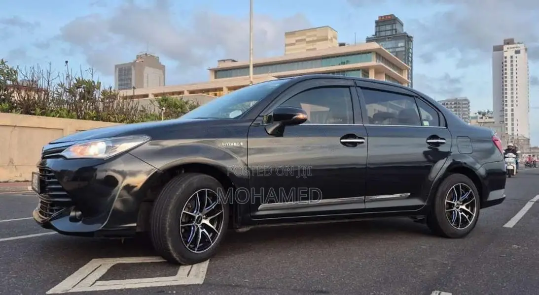 Toyota Axio 2016 Car (Used)