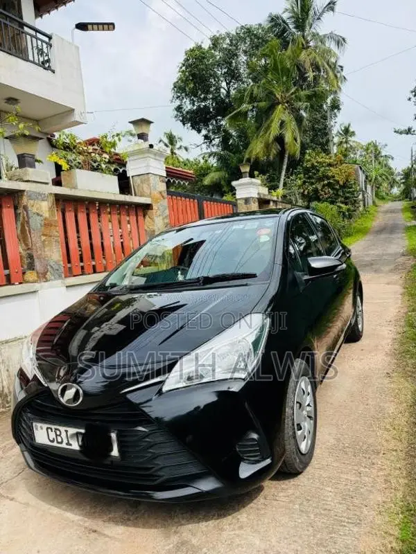 Toyota Vitz 2017 Car (Used)