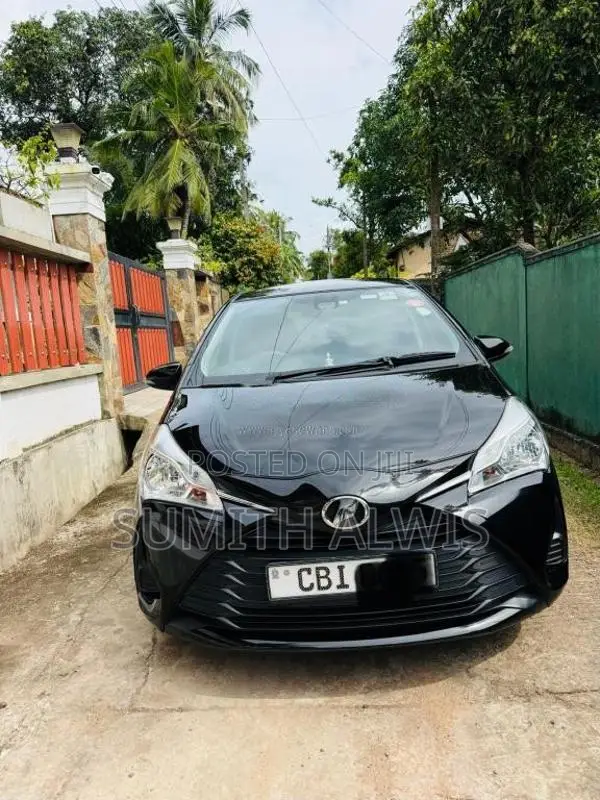 Toyota Vitz 2017 Car (Used)