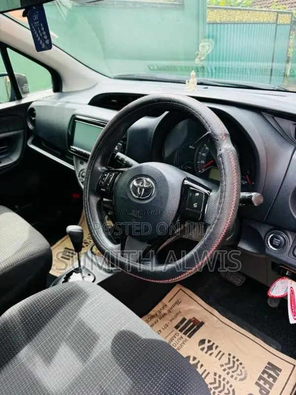 Toyota Vitz 2017 Car (Used)