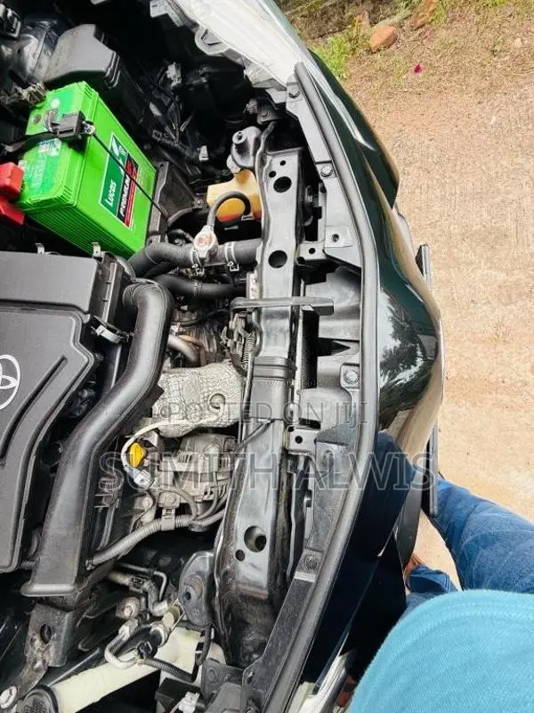 Toyota Vitz 2017 Car (Used)