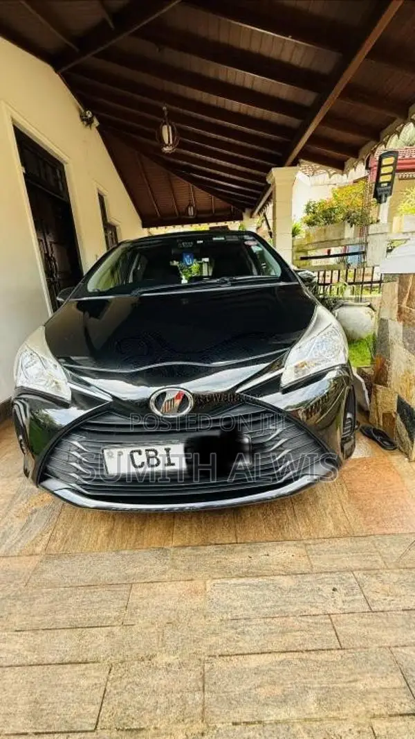 Toyota Vitz 2017 Car (Used)