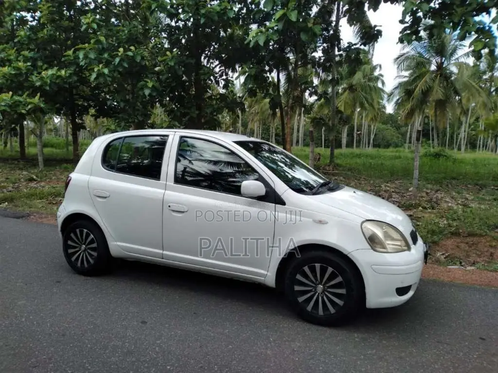Toyota Vitz 2002 Car (Used)