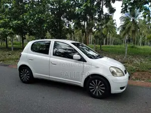 Toyota Vitz 2002 Car (Used)