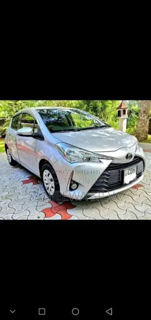 Toyota Vitz 2017 Car (Used)