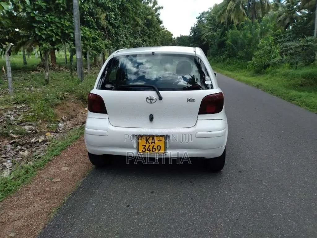 Toyota Vitz 2002 Car (Used)