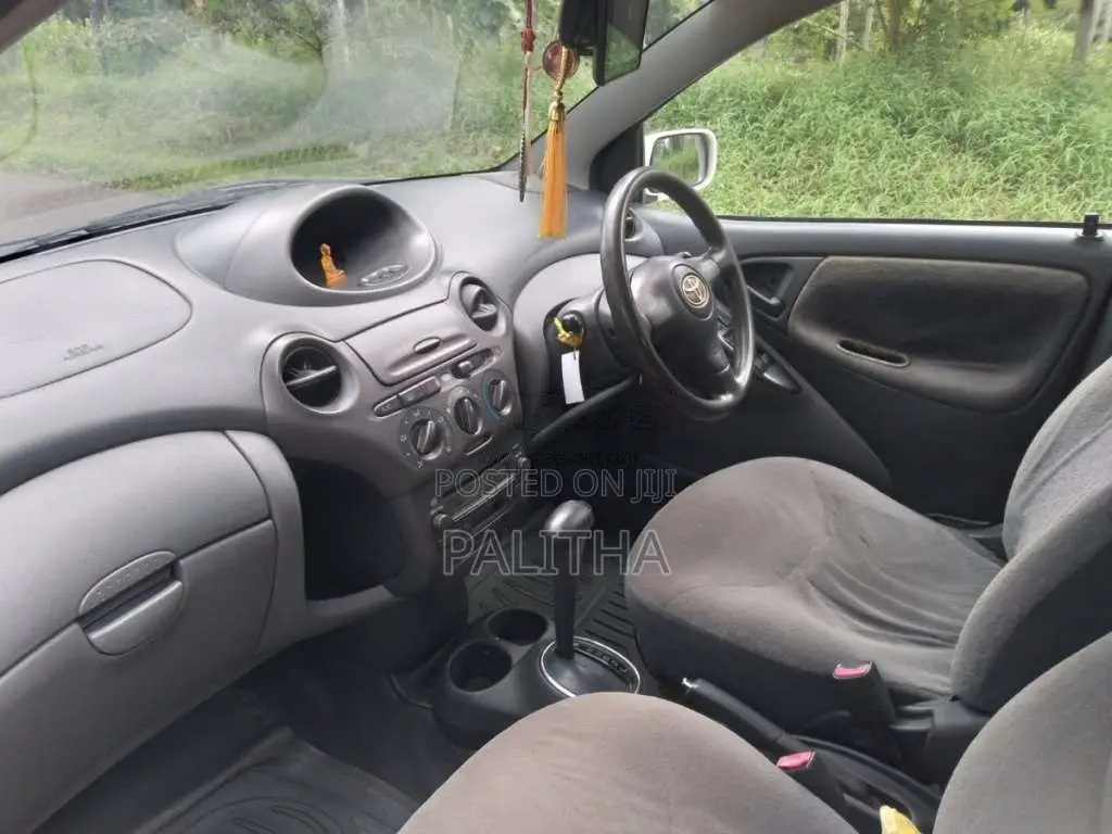 Toyota Vitz 2002 Car (Used)