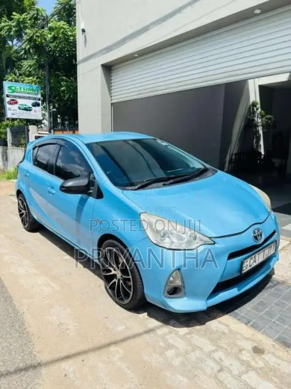 Toyota Aqua 2015 Car (Used)