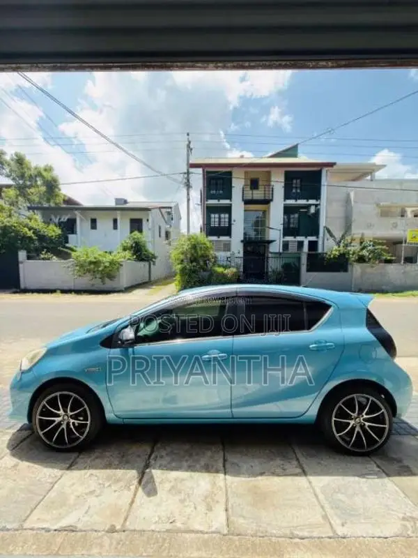 Toyota Aqua 2015 Car (Used)