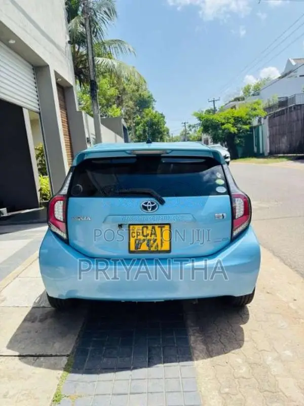 Toyota Aqua 2015 Car (Used)