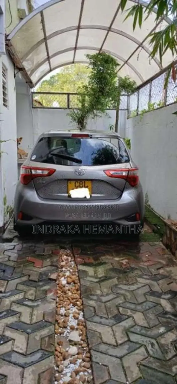 Toyota Vitz 2018 Car (Used)
