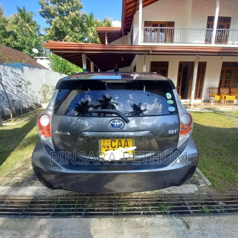Toyota Aqua G Grade 2012 Car (Used)