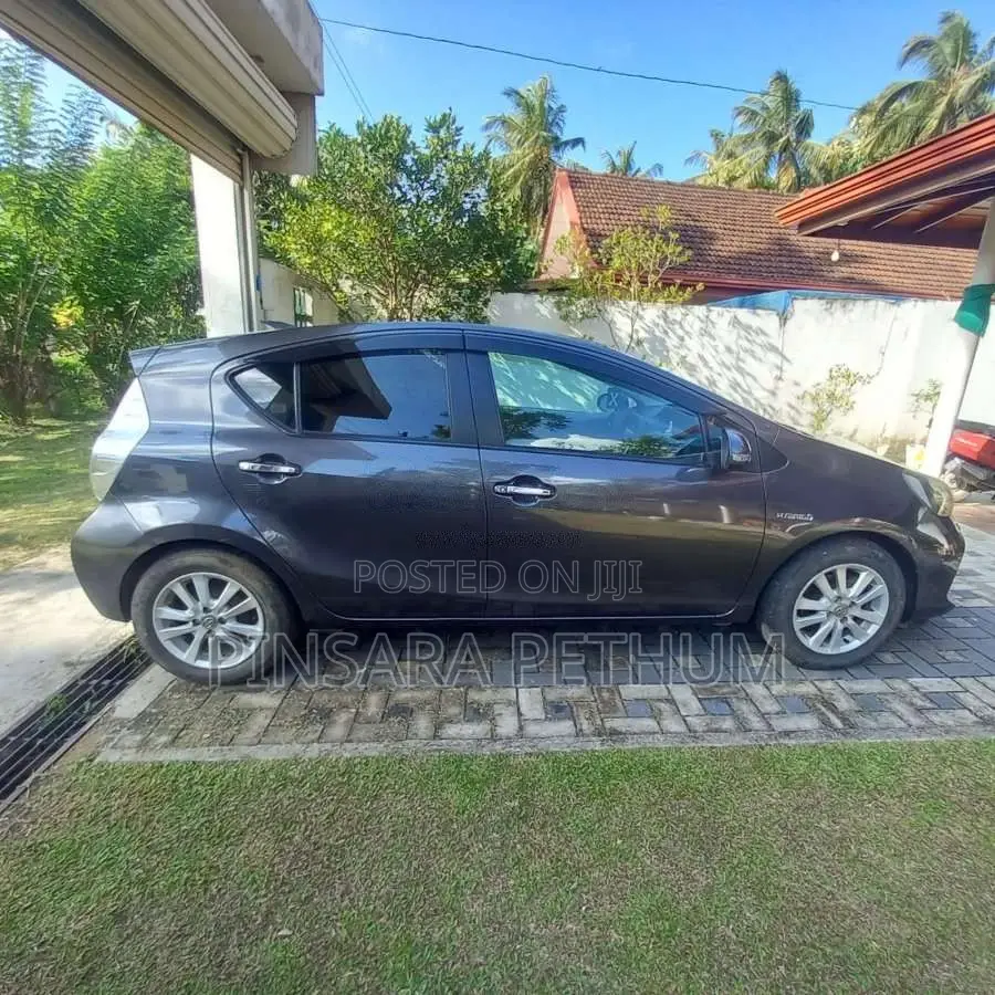 Toyota Aqua G Grade 2012 Car (Used)