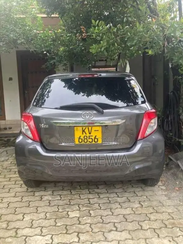 Toyota Vitz 2012 Car (Used)