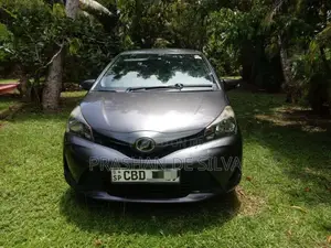Toyota Vitz 2016 Car (Used)