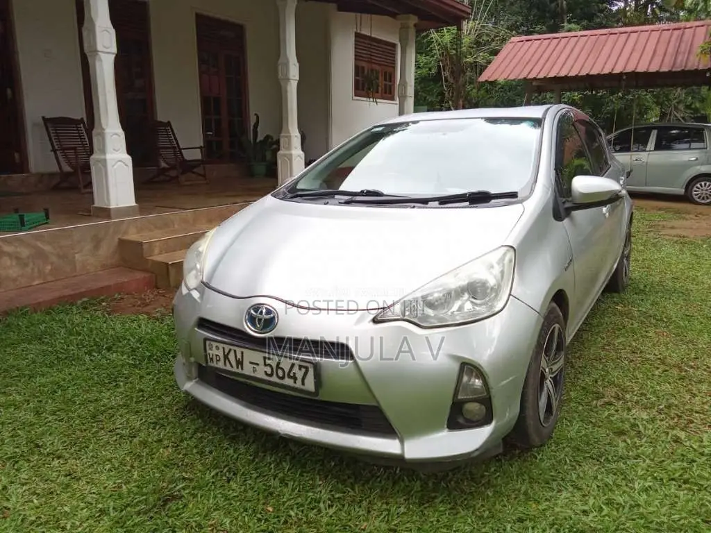 Toyota Aqua 2012 Car (Used)