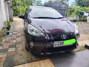 Toyota Aqua 2014 Car (Used)