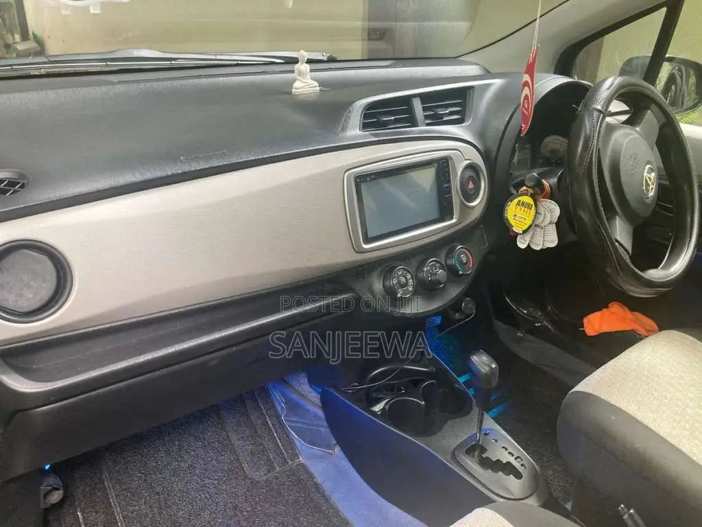 Toyota Vitz 2012 Car (Used)