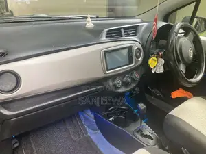 Toyota Vitz 2012 Car (Used)