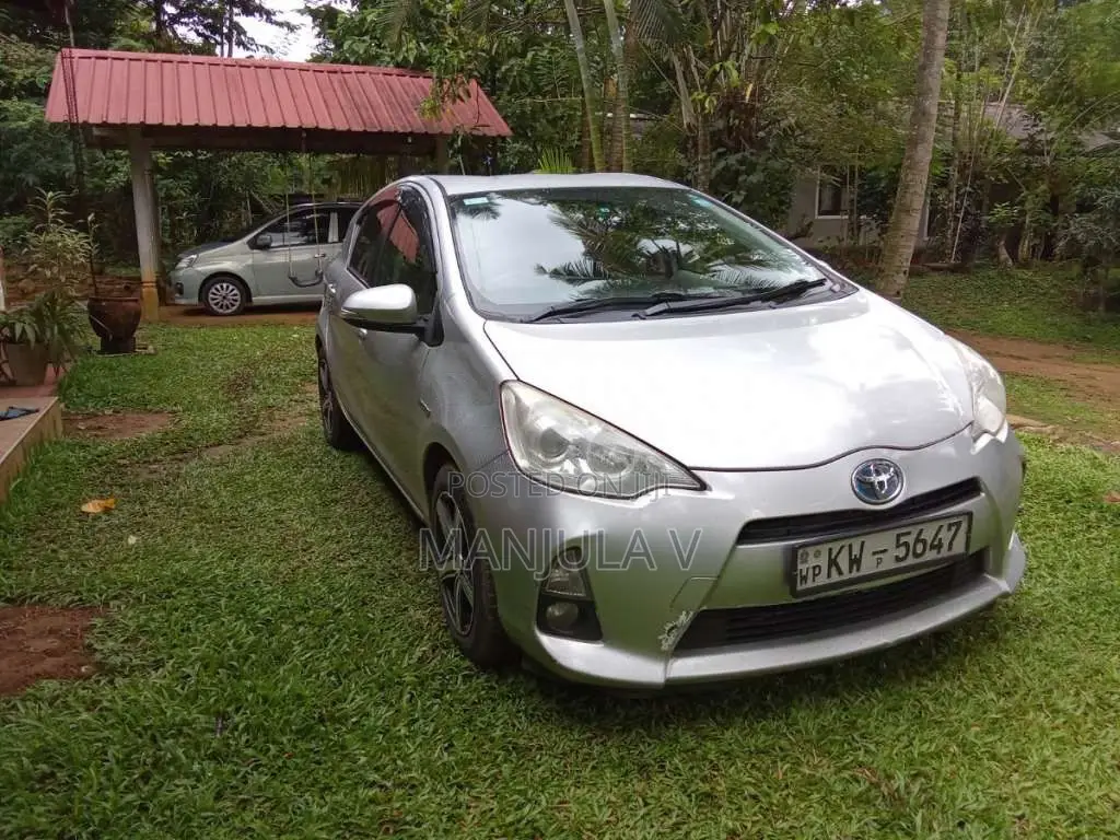 Toyota Aqua 2012 Car (Used)
