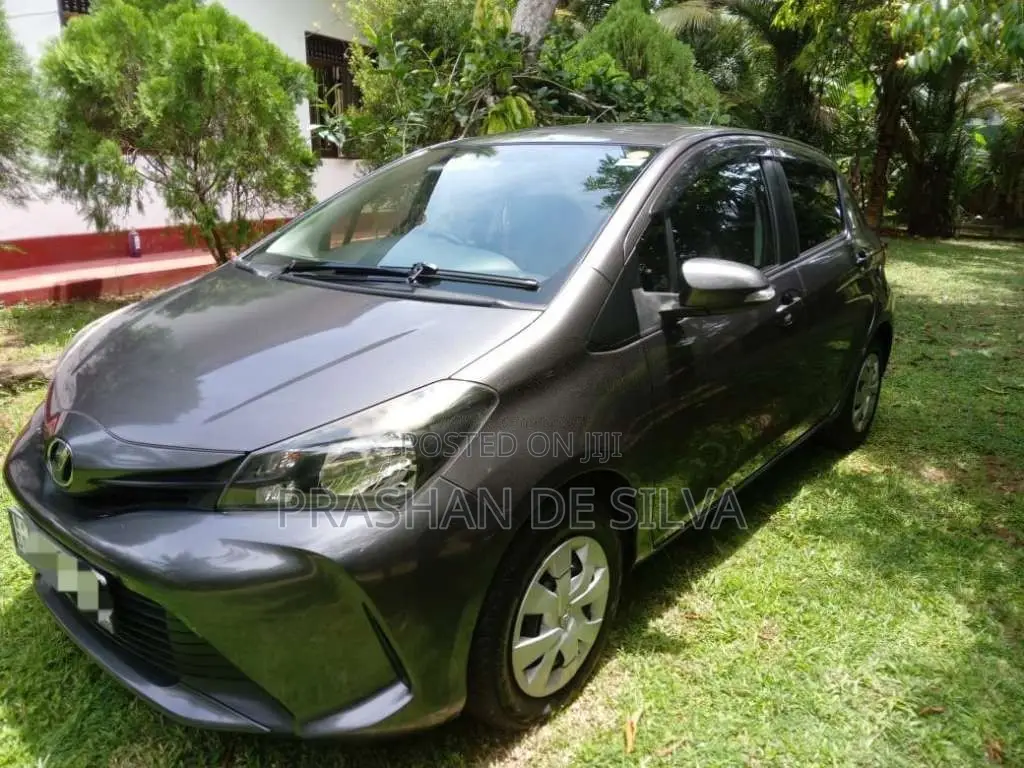 Toyota Vitz 2016 Car (Used)