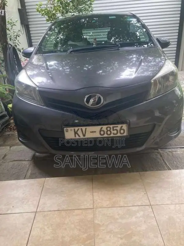 Toyota Vitz 2012 Car (Used)