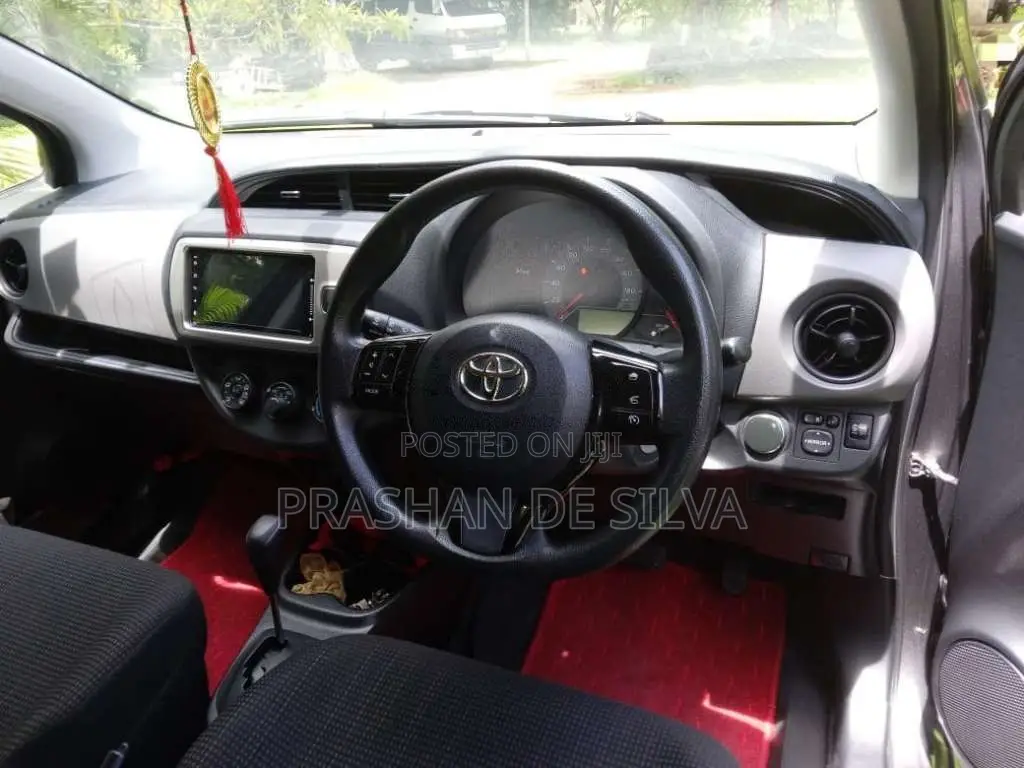 Toyota Vitz 2016 Car (Used)