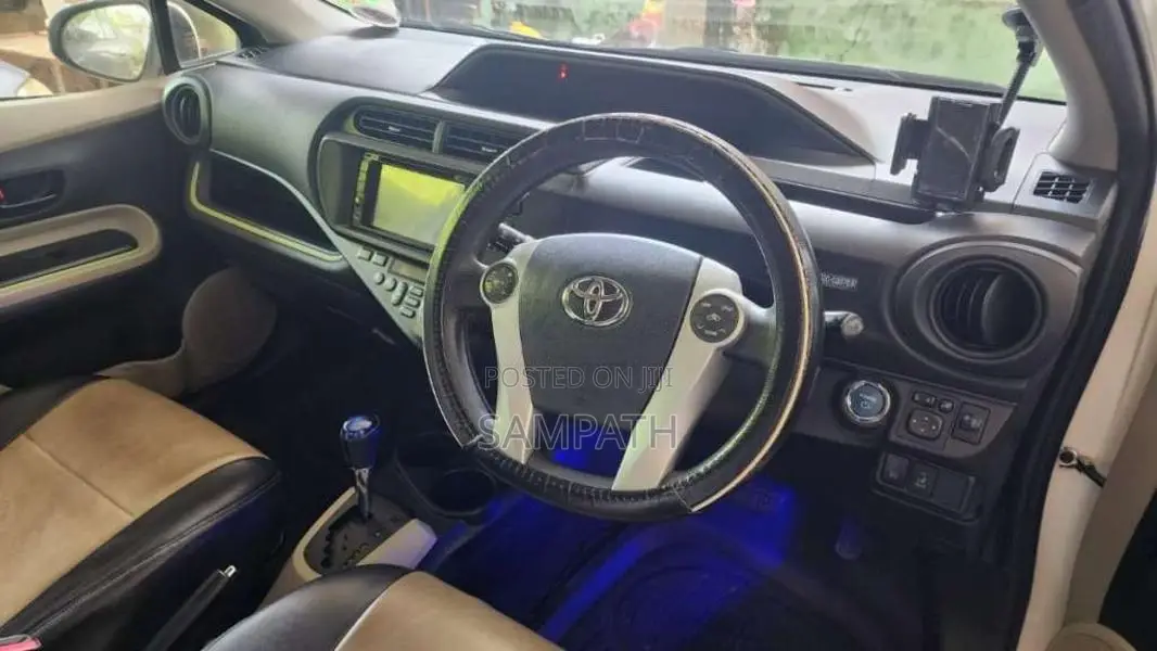 Toyota Aqua 2014 Car (Used)