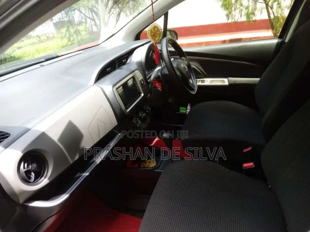 Toyota Vitz 2016 Car (Used)
