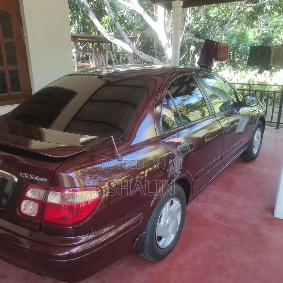 Nissan N16 2005 Car (Used)