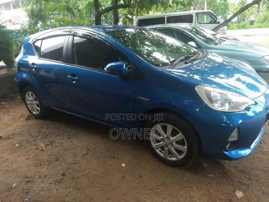 Toyota Prius 2014 Car (Used)
