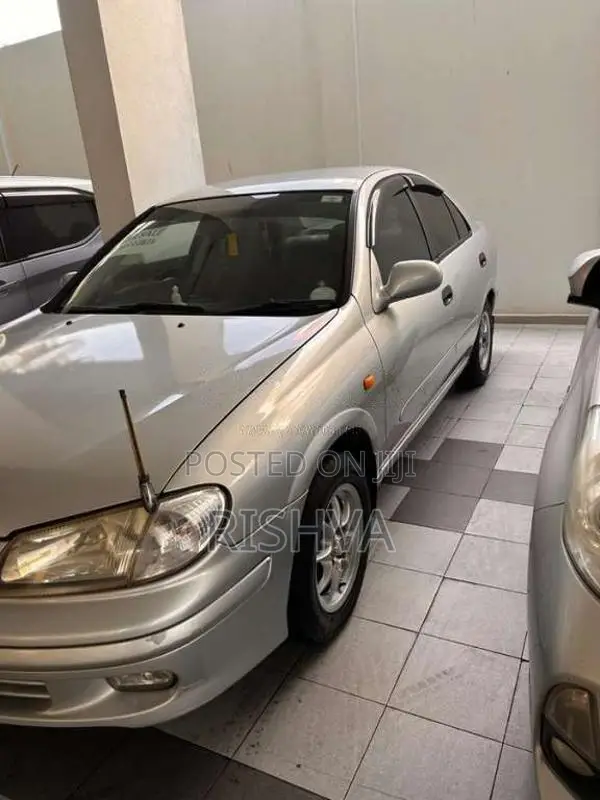 Nissan N16 2000 Car (Used)