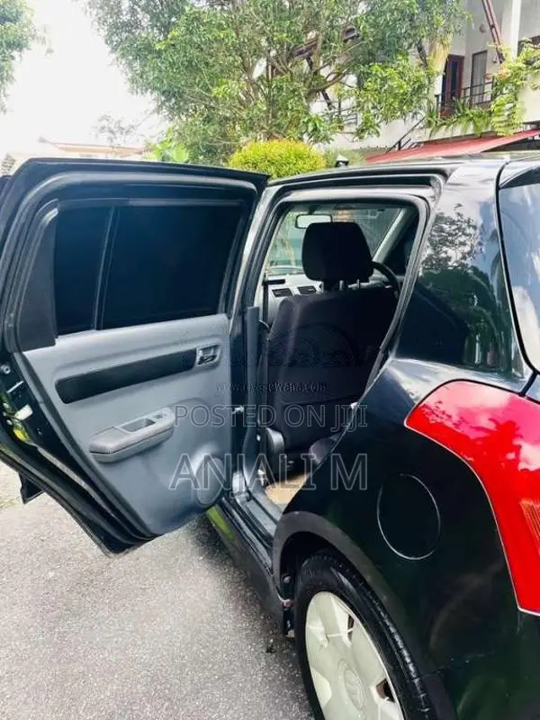 Suzuki Swift 2010 Car (Used)