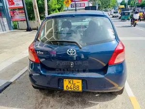Toyota Vitz 2007 Car (Used)