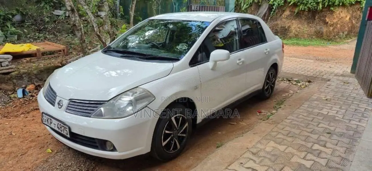 Nissan Tiida Latio 2011 Car (Used)