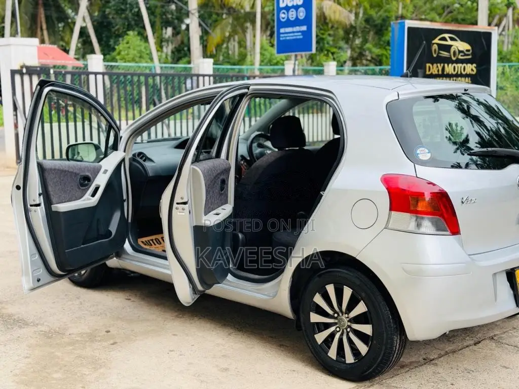Toyota Vitz 2008 Car (Used)