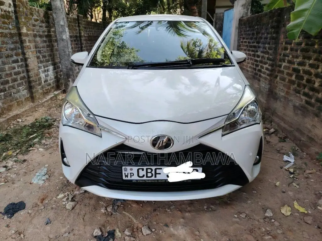 Toyota Vitz 2018 Car (Used)