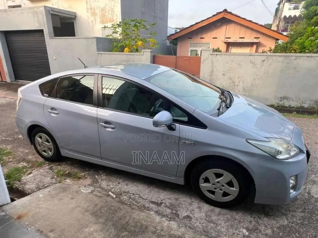 Toyota Prius 2012 Car (Used)