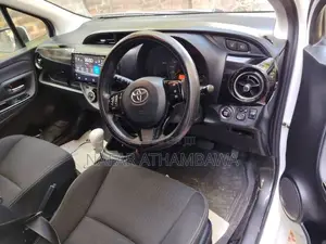 Toyota Vitz 2018 Car (Used)