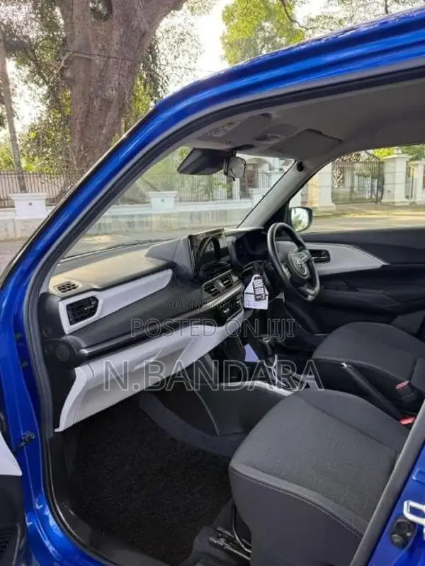 Suzuki Swift 2023 Car (Used)