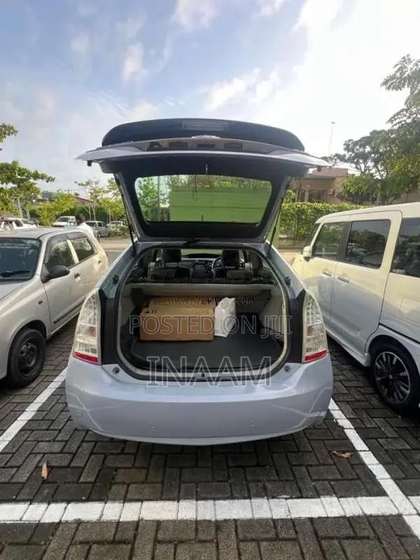 Toyota Prius 2012 Car (Used)