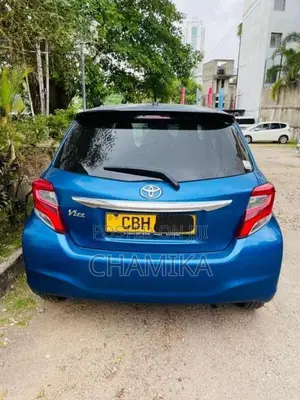 Toyota Vitz 2016 Car (Used)