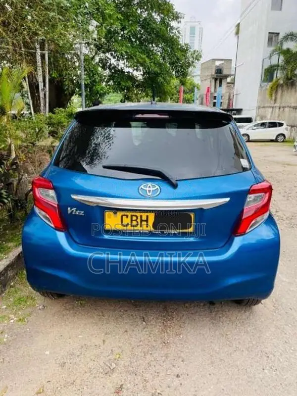 Toyota Vitz 2016 Car (Used)