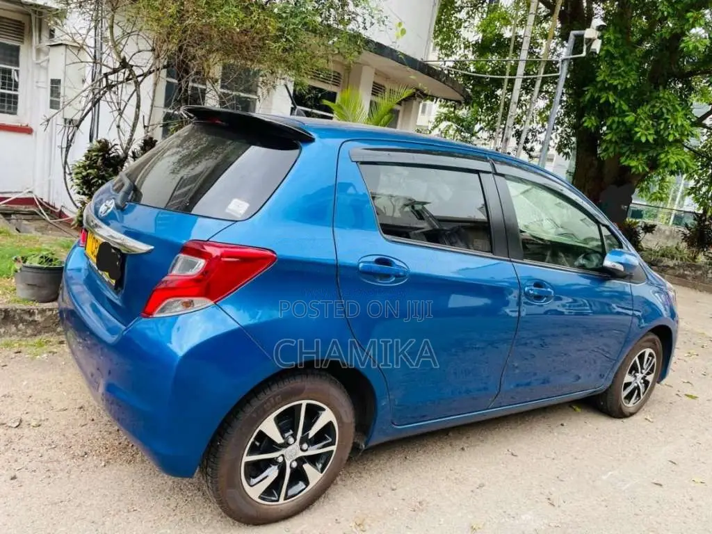 Toyota Vitz 2016 Car (Used)