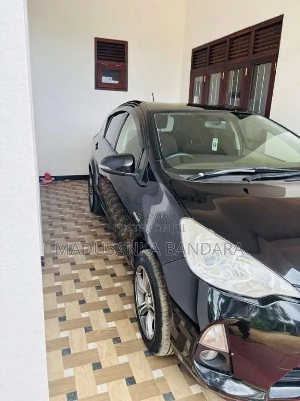 Toyota Aqua 2013 Car (Used)