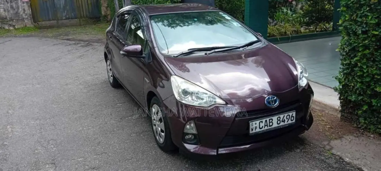 Toyota Aqua 2014 Car (Used)